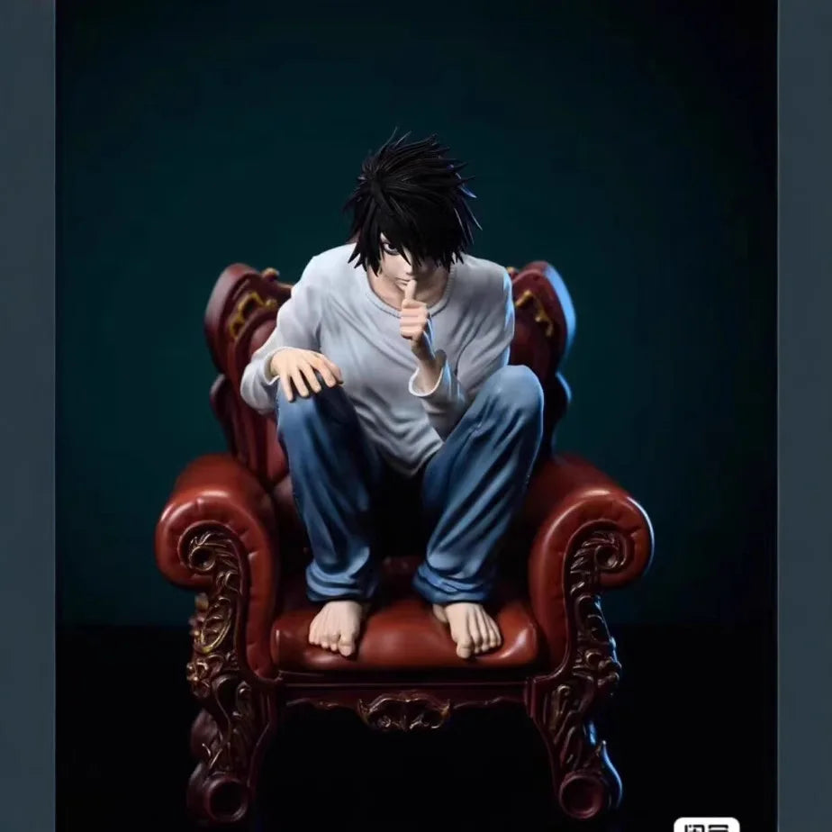 Figura L - Death Note | L, el mejor detective del mundo, en pose icónica