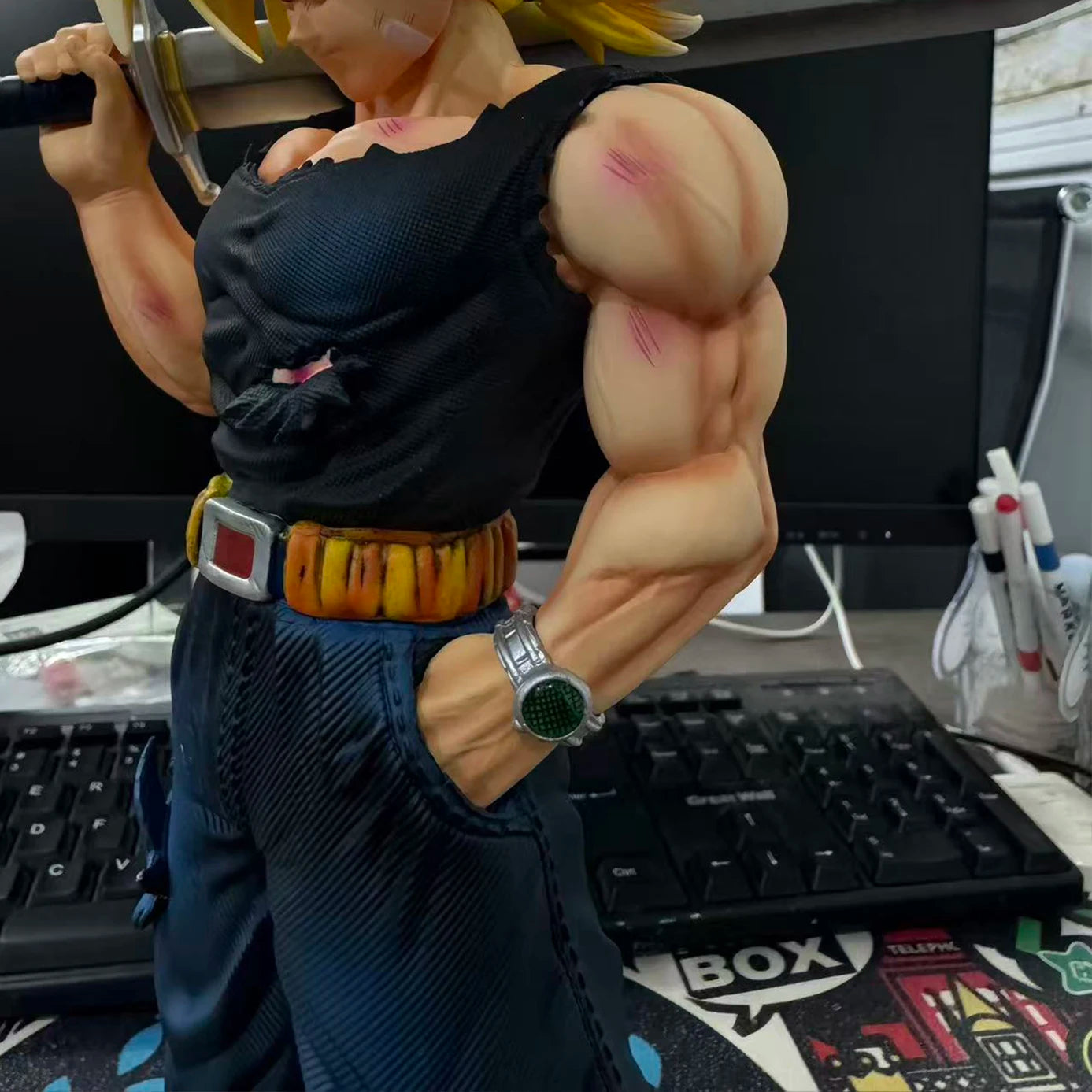 Figura Trunks del Futuro Super Saiyan - Dragon Ball Z | 32,5 cm