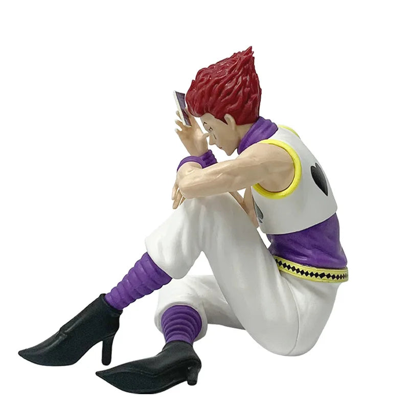 Figura Hisoka Sentado con Carta - Hunter x Hunter | PVC