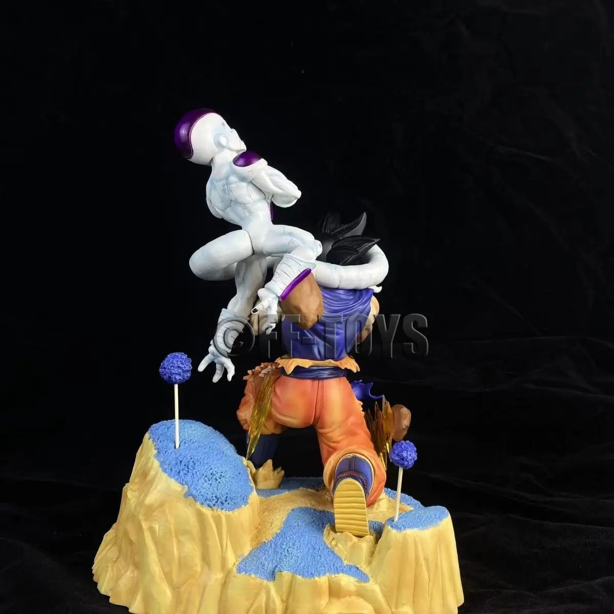 Figura Son Goku vs Freezer - Dragon Ball Z | Escena Mordida 27cm