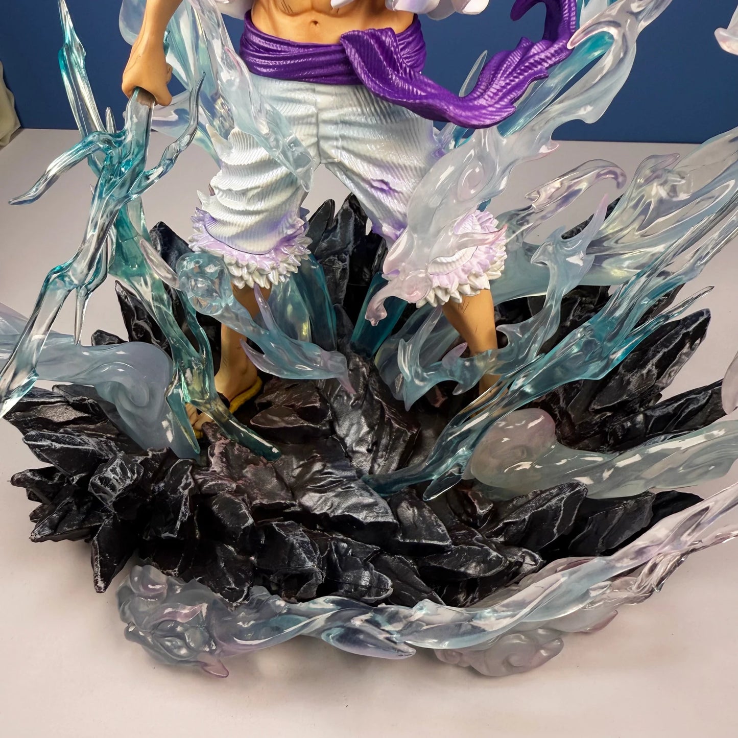 Figura Luffy Gear 5 Nika - One Piece | Dios del Sol 30cm
