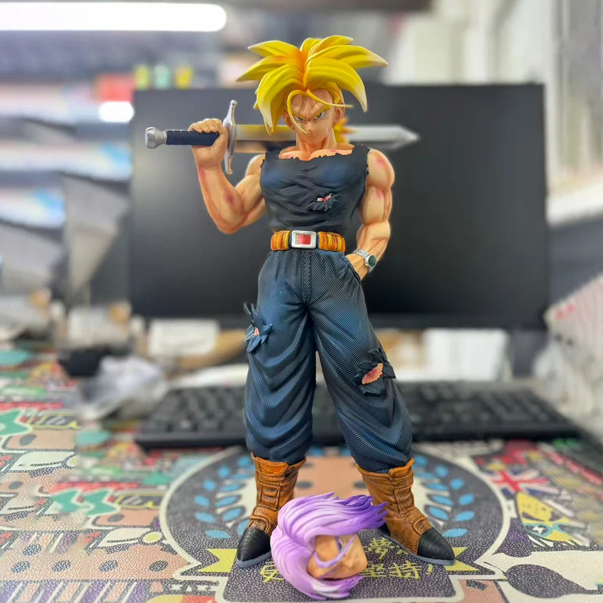 Figura Trunks del Futuro Super Saiyan - Dragon Ball Z | 32,5 cm