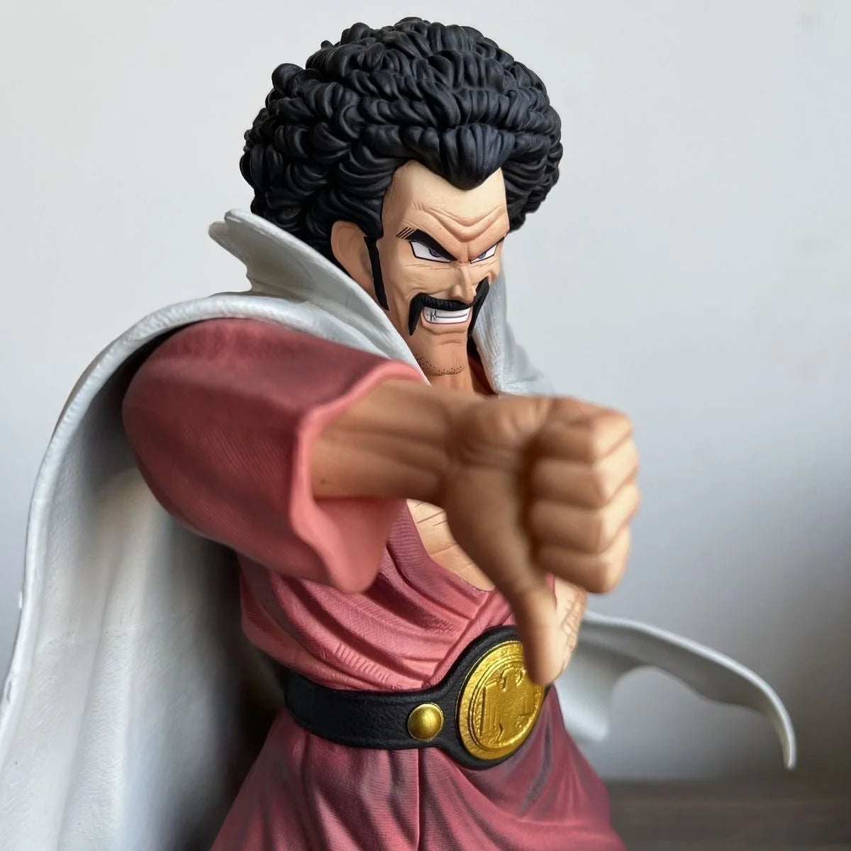 Figura Mr. Satan - Dragon Ball | Pose Despreciativa 30cm