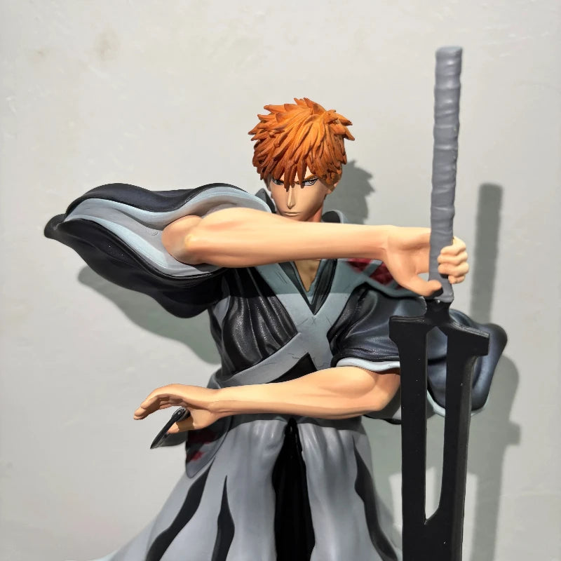 Figura Ichigo Kurosaki - Bleach | Ichigo Kurosaki con espadas dobles en pose de batalla 35cm