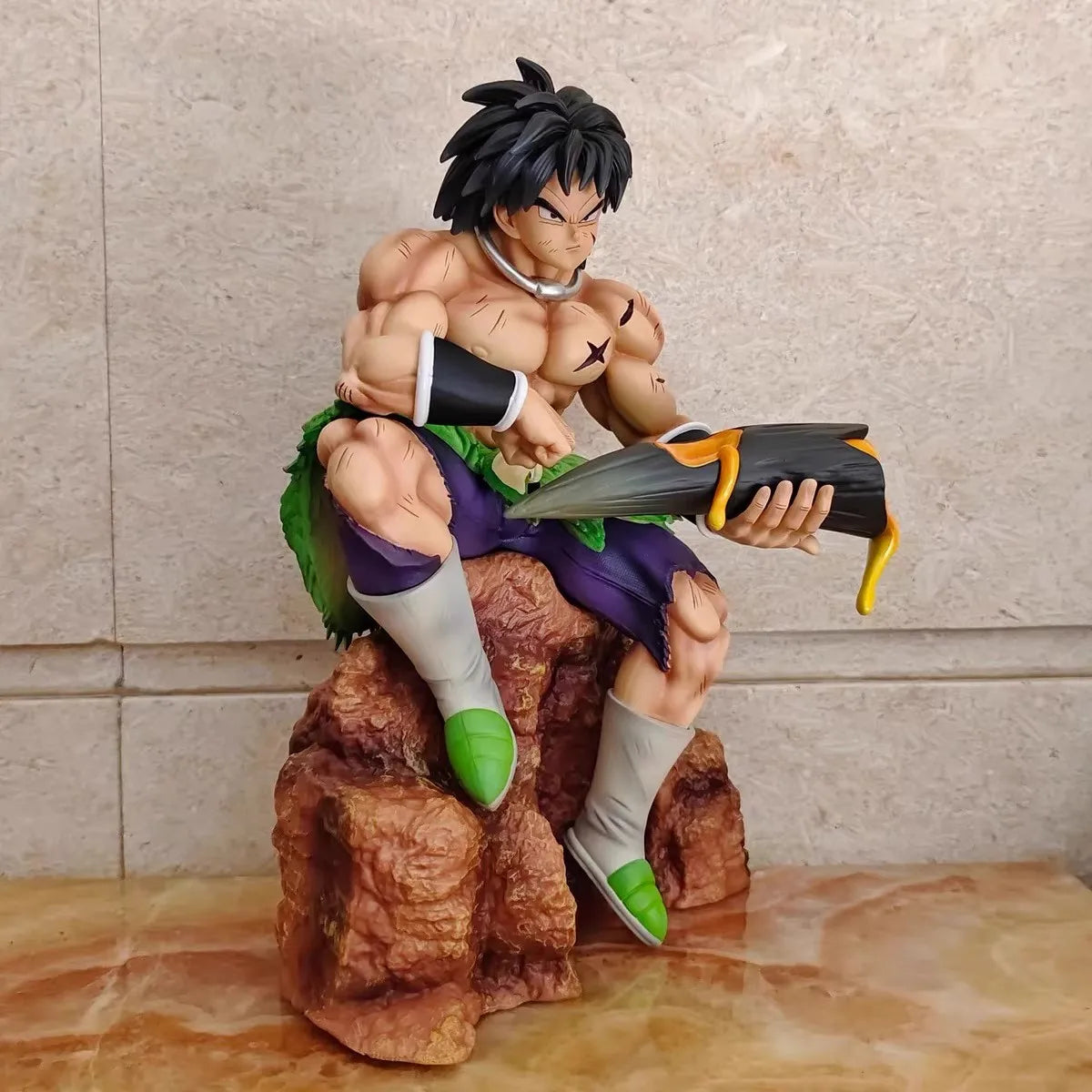 Figura Broly (postura sentada) - Dragon Ball | PVC 24cm