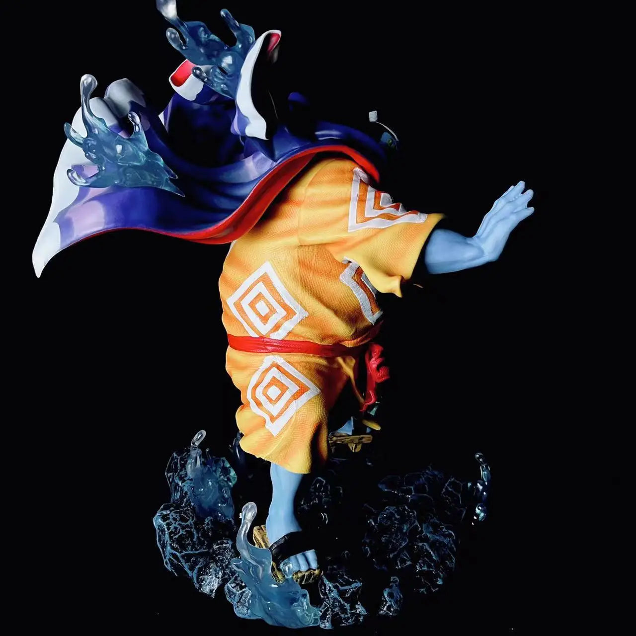 Figura Jinbei - One Piece | Karate Gyojin con Base de Agua GK 31cm
