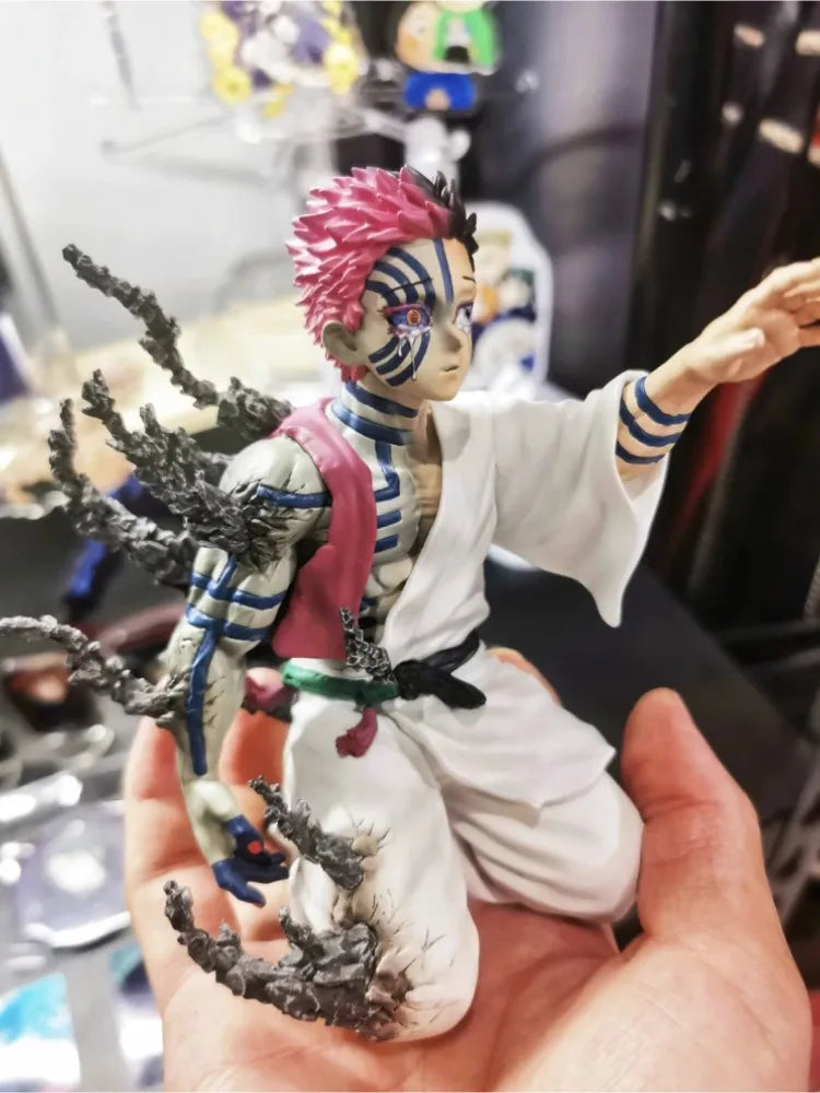Figura Akaza Hakuji Transformación - Demon Slayer | Dualidad Humano Demonio 13cm