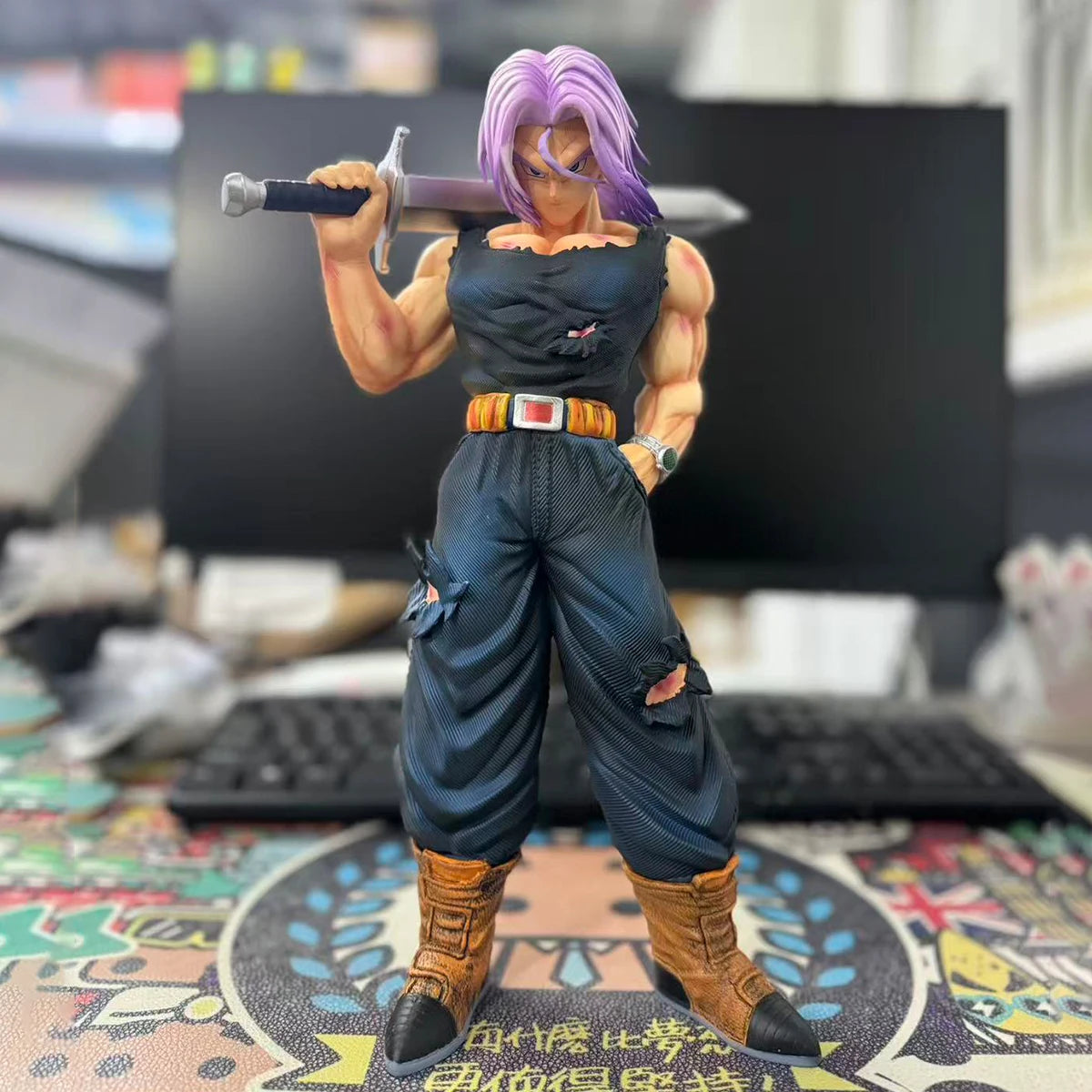 Figura Trunks del Futuro Super Saiyan - Dragon Ball Z | 32,5 cm