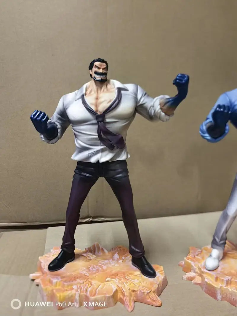 Figura Monkey D. Garp - One Piece | Héroe de la Marina 30cm