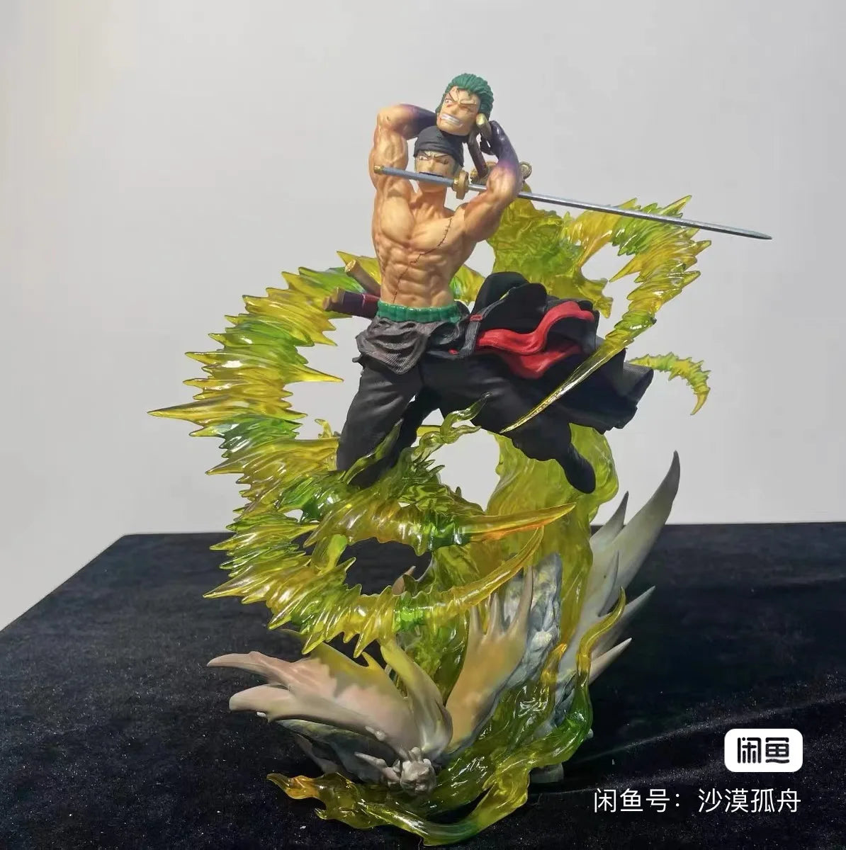 Figura Roronoa Zoro con Luz - One Piece | 30cm