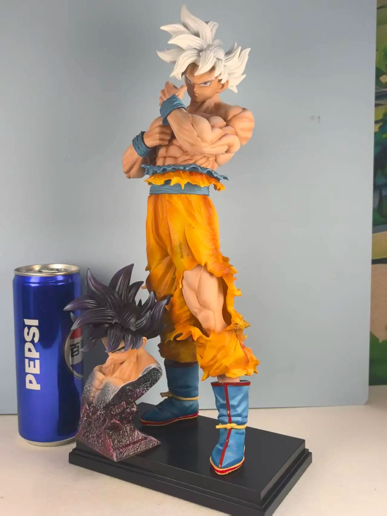 Figura Goku Ultra Instinto - Dragon Ball Super | 2 Cabezas 35cm