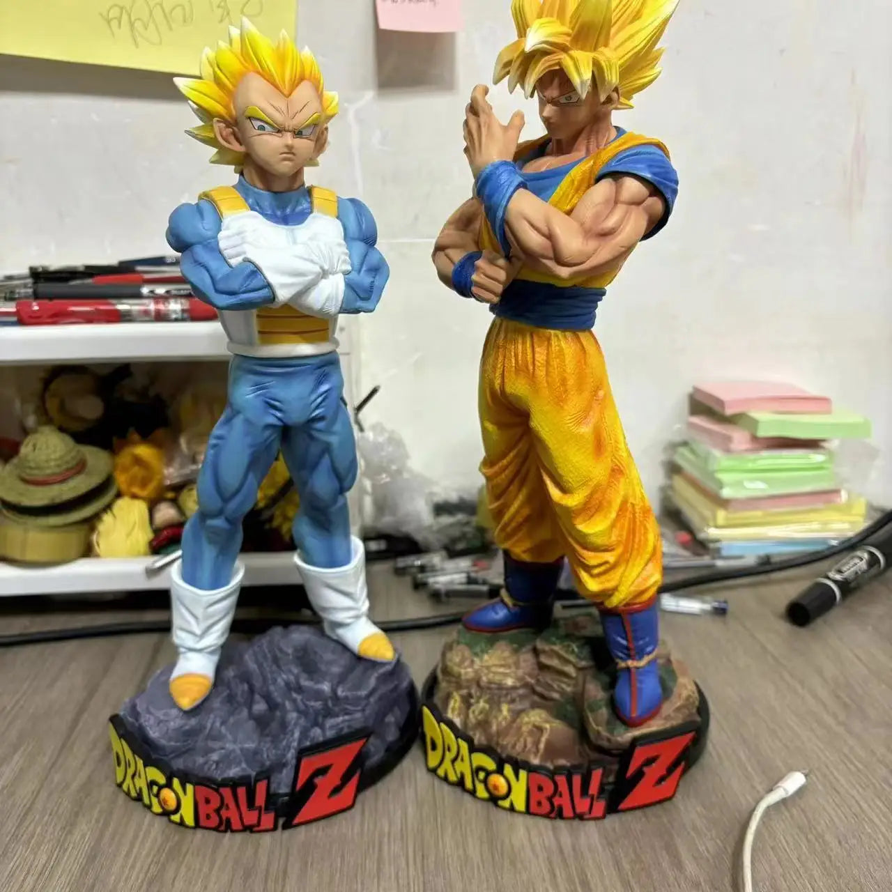 Figuras Son Goku y Vegeta Super Saiyan - Dragon Ball Z | Pack GK Brazos Cruzados