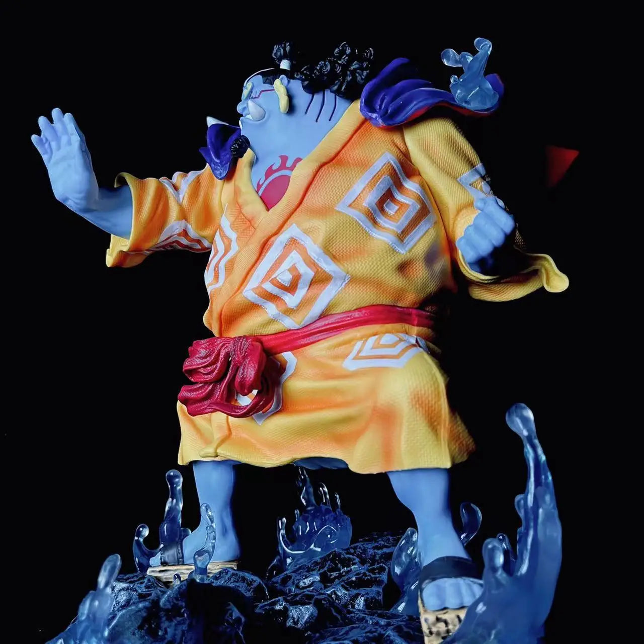 Figura Jinbei - One Piece | Karate Gyojin con Base de Agua GK 31cm