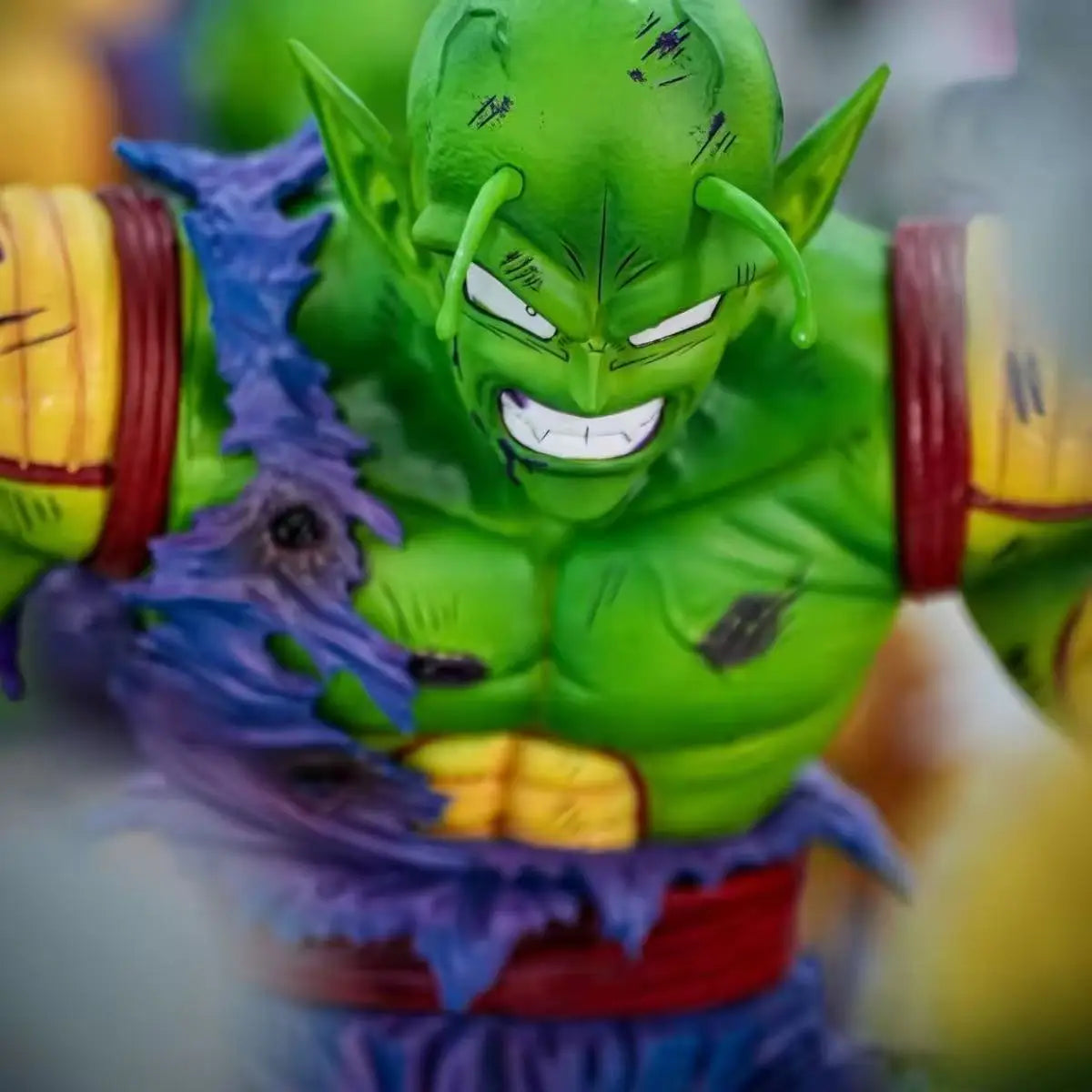 Figura Piccolo protegiendo a Gohan - Dragon Ball Z | GK 28cm
