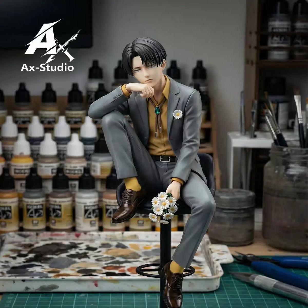 Figura Levi Ackerman con traje sentado en taburete - Attack on Titan | Ax-Studio GK 22cm