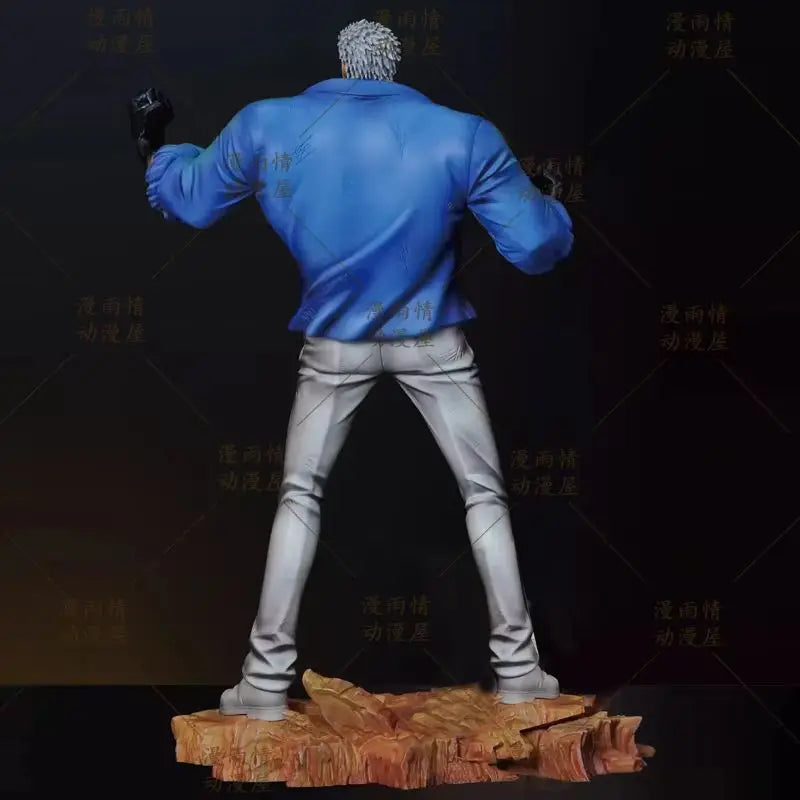 Figura Monkey D. Garp - One Piece | Héroe de la Marina 30cm