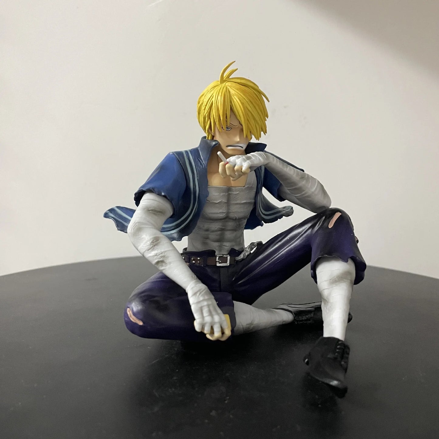 Figura Sanji - One Piece | Sanji en pose de combate con daño de batalla 12cm