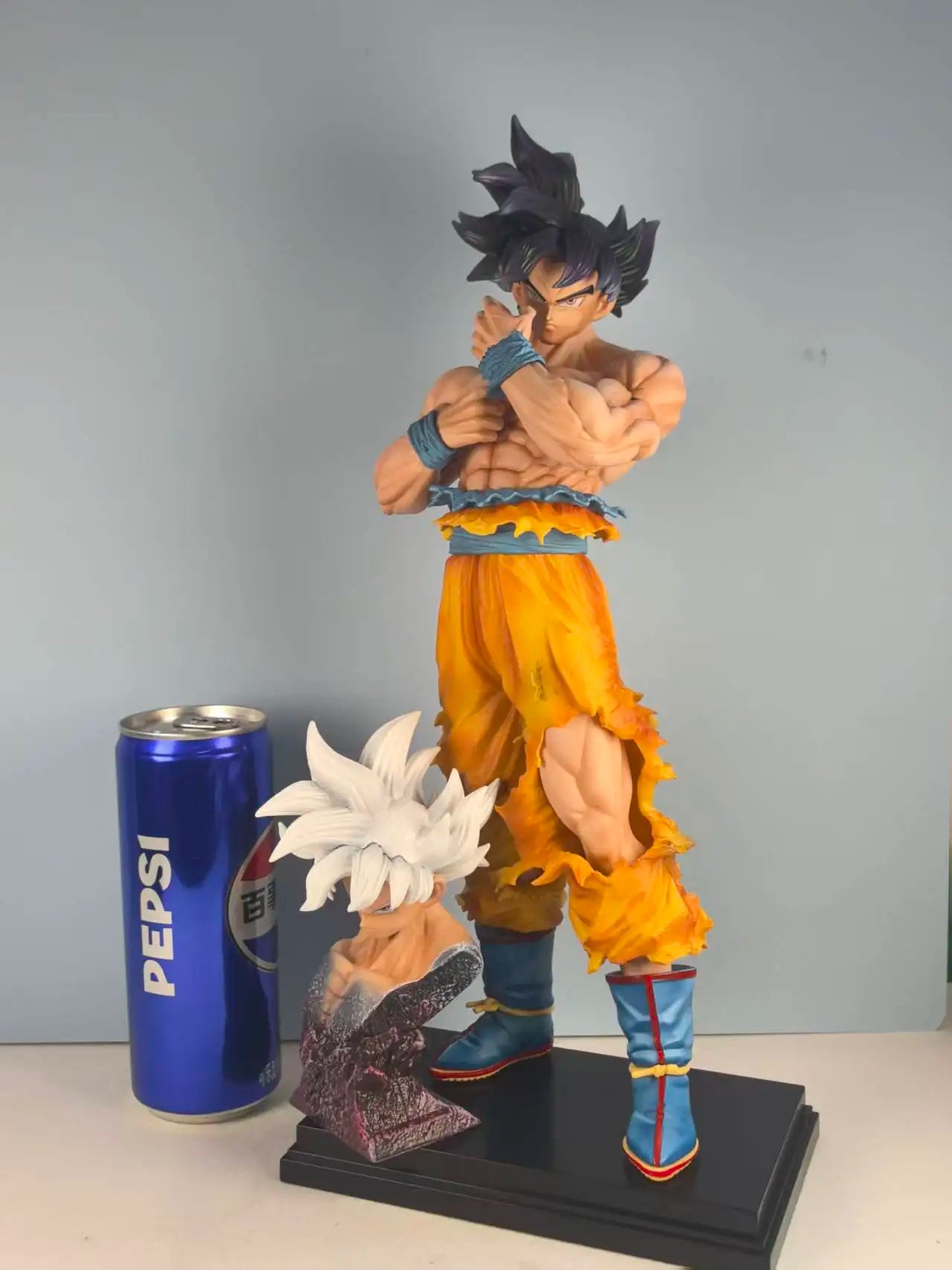 Figura Goku Ultra Instinto - Dragon Ball Super | 2 Cabezas 35cm