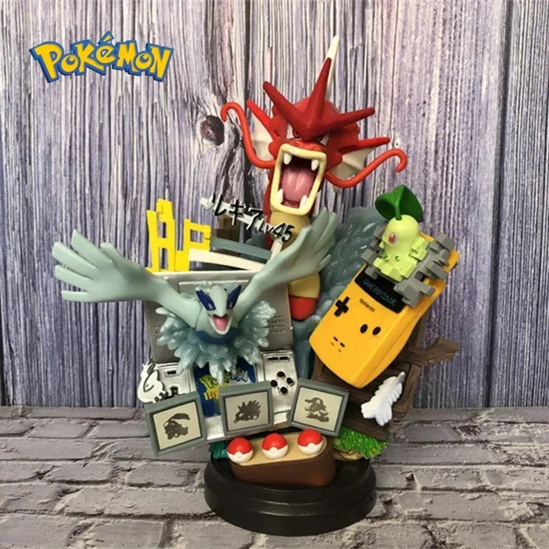 Diorama Pokémon Game Boy con Gyarados, Ho-Oh, Celebi, Lugia y Chikorita - Pokémon | PVC 20cm