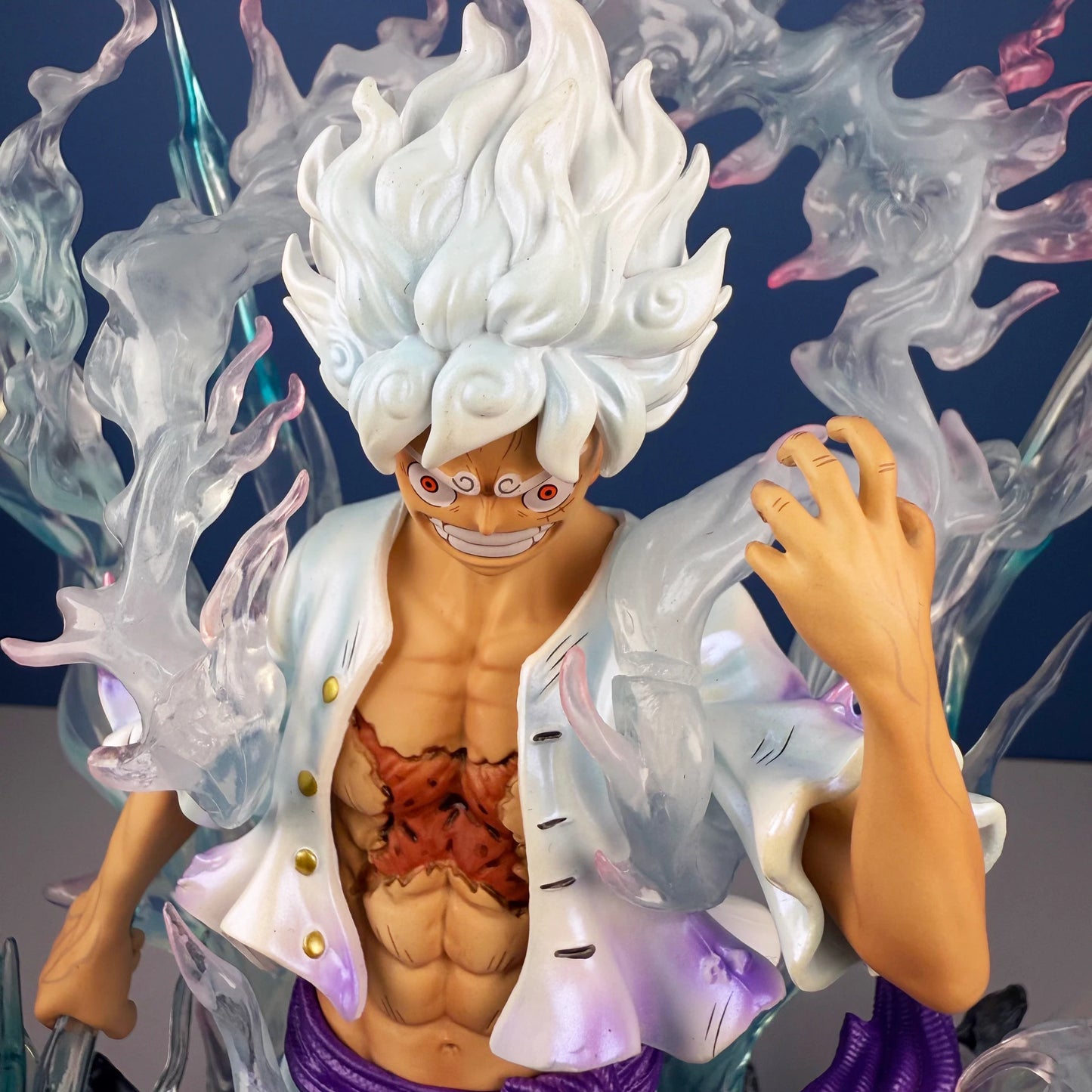 Figura Luffy Gear 5 Nika - One Piece | Dios del Sol 30cm