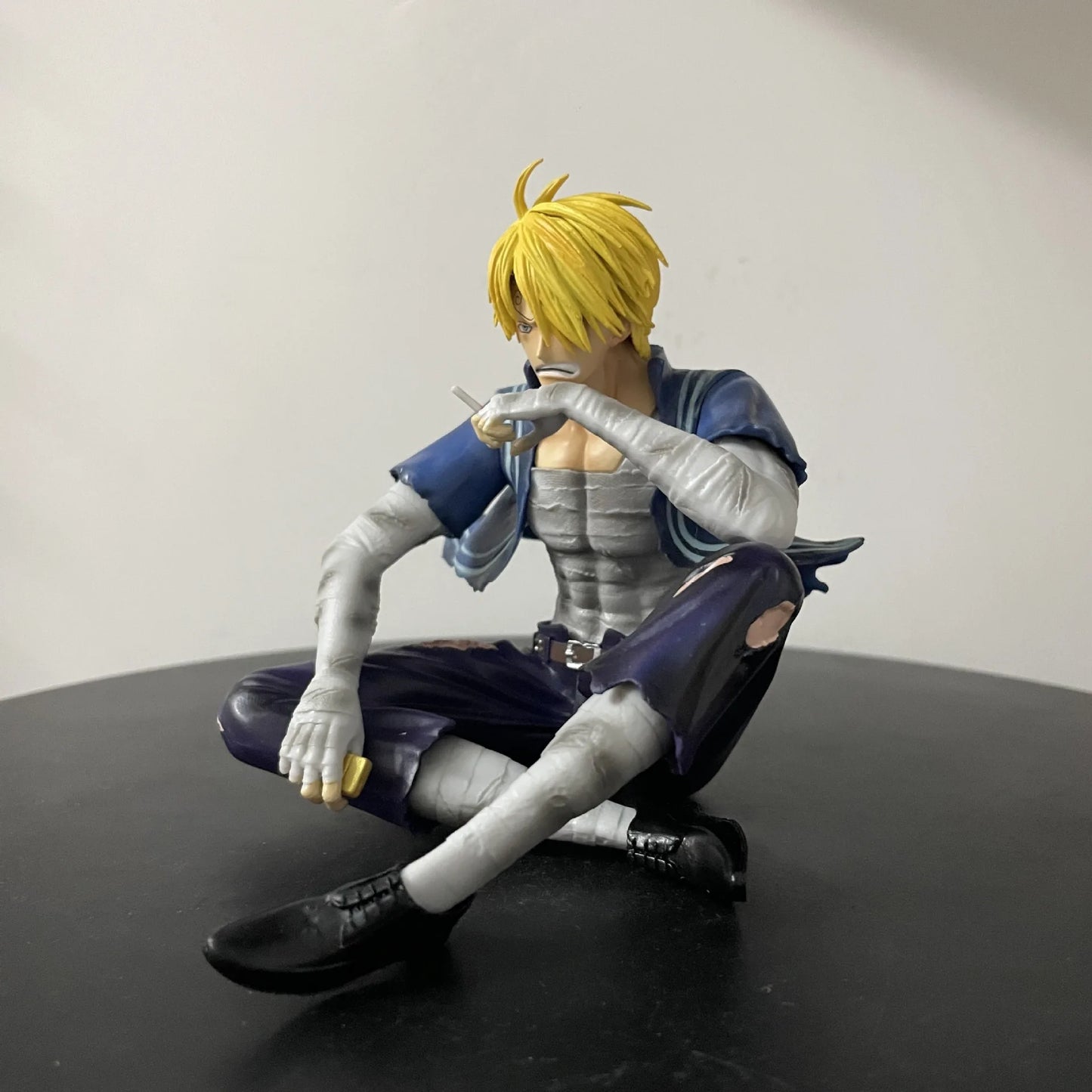 Figura Sanji - One Piece | Sanji en pose de combate con daño de batalla 12cm