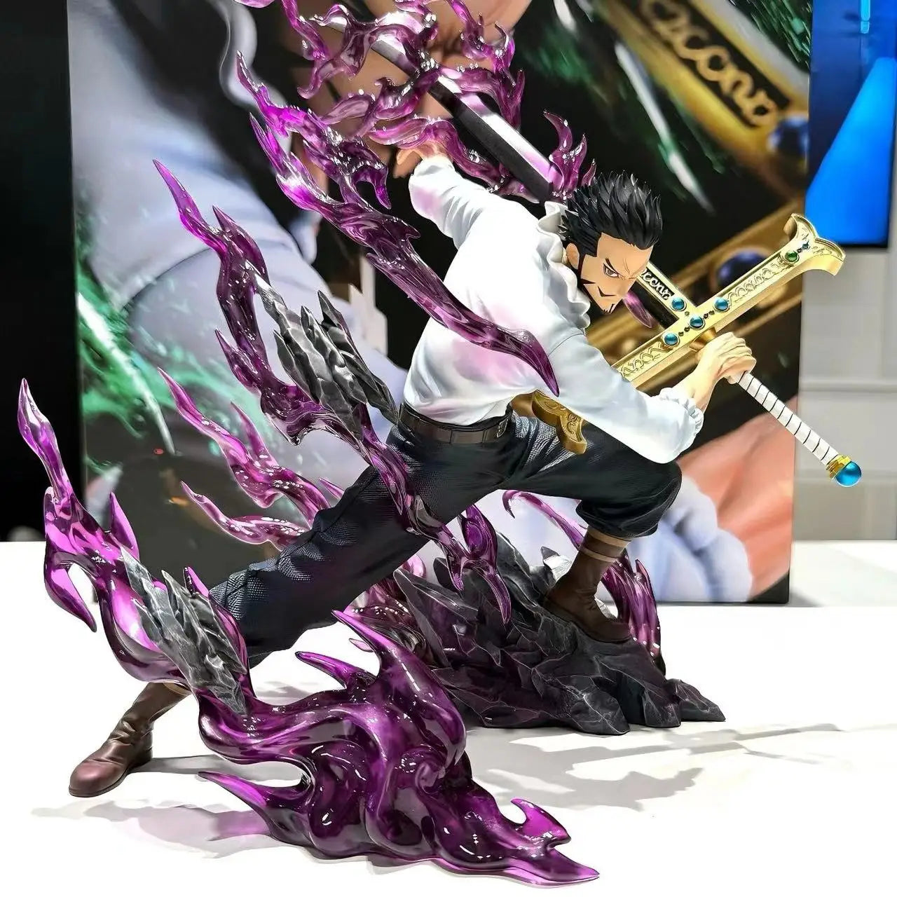 Figura Dracule Mihawk - One Piece | Estatua Coleccionable 30cm