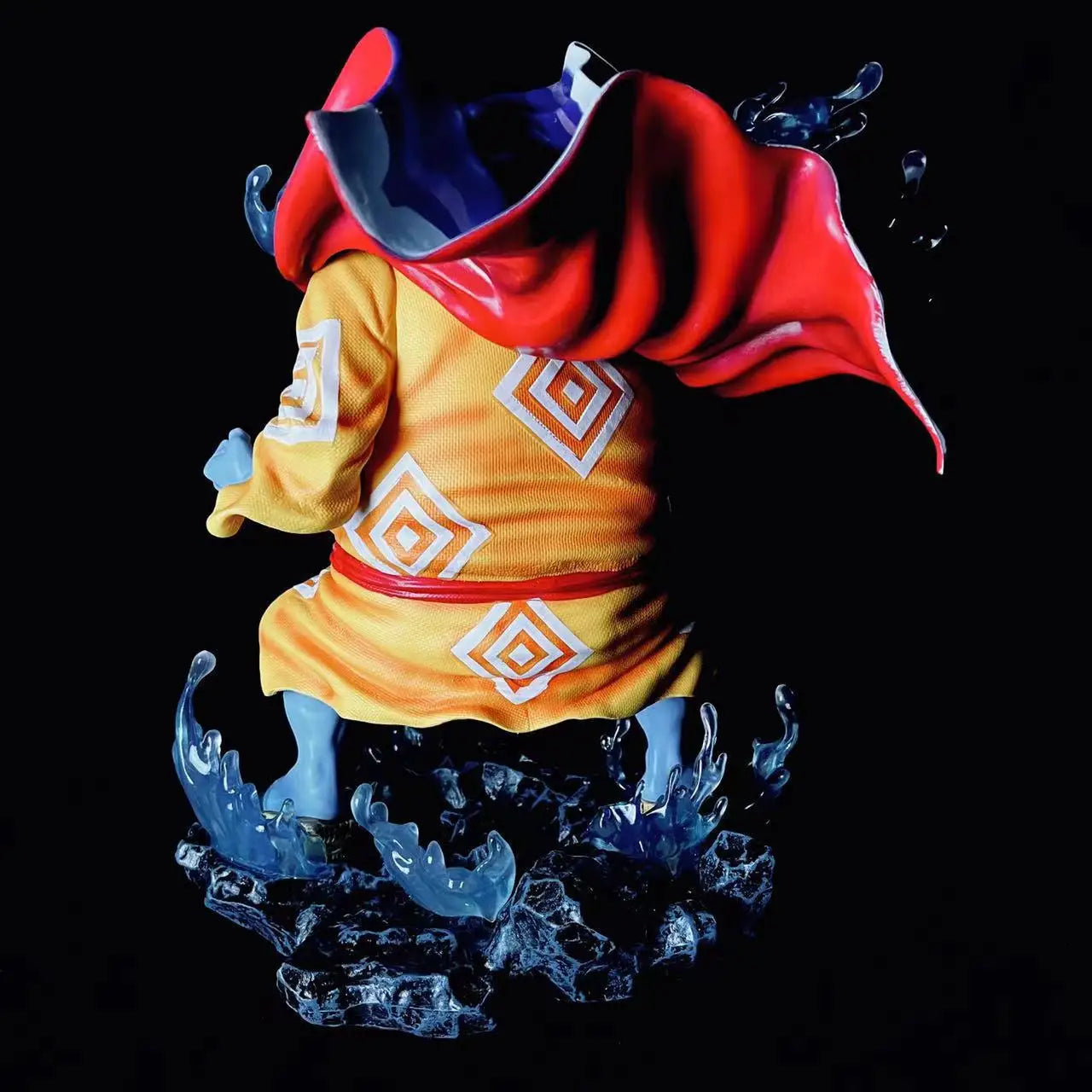 Figura Jinbei - One Piece | Karate Gyojin con Base de Agua GK 31cm