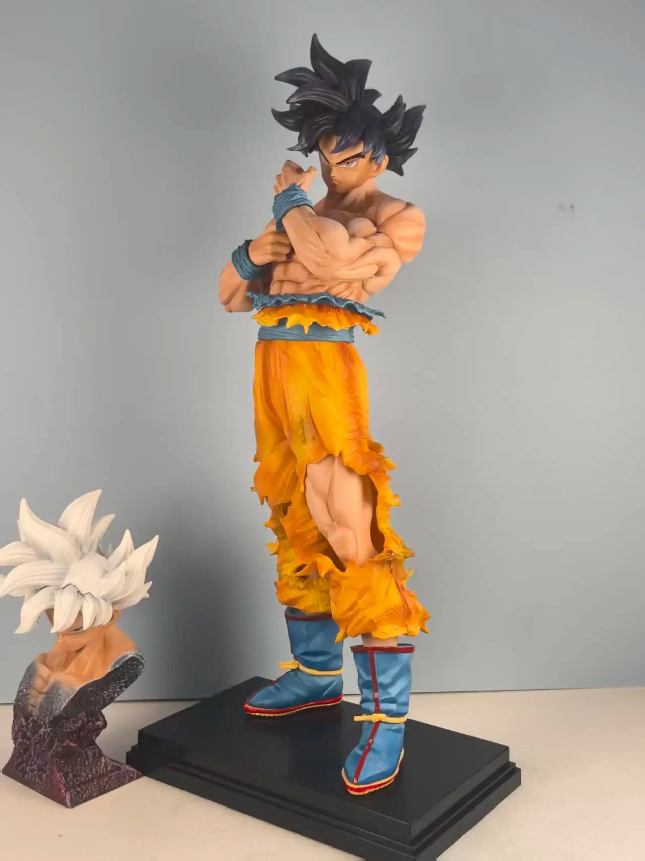 Figura Goku Ultra Instinto - Dragon Ball Super | 2 Cabezas 35cm