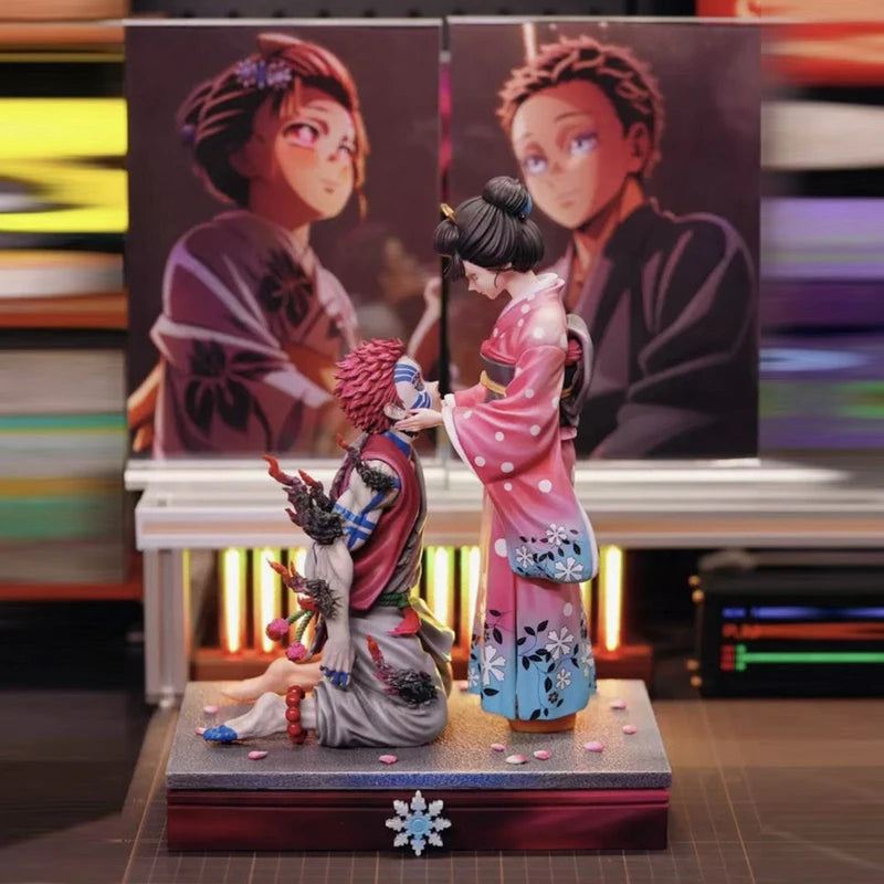 Figura Akaza y Koyuki - Demon Slayer | Diorama Sakura 27cm