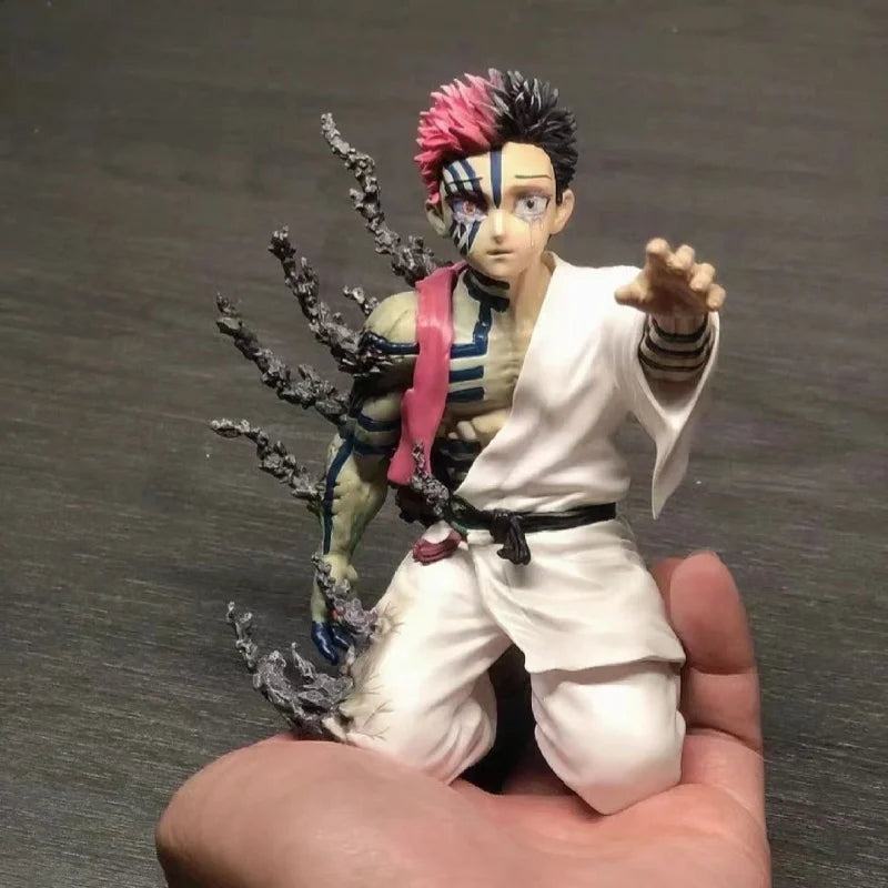 Figura Akaza Hakuji Transformación - Demon Slayer | Dualidad Humano Demonio 13cm
