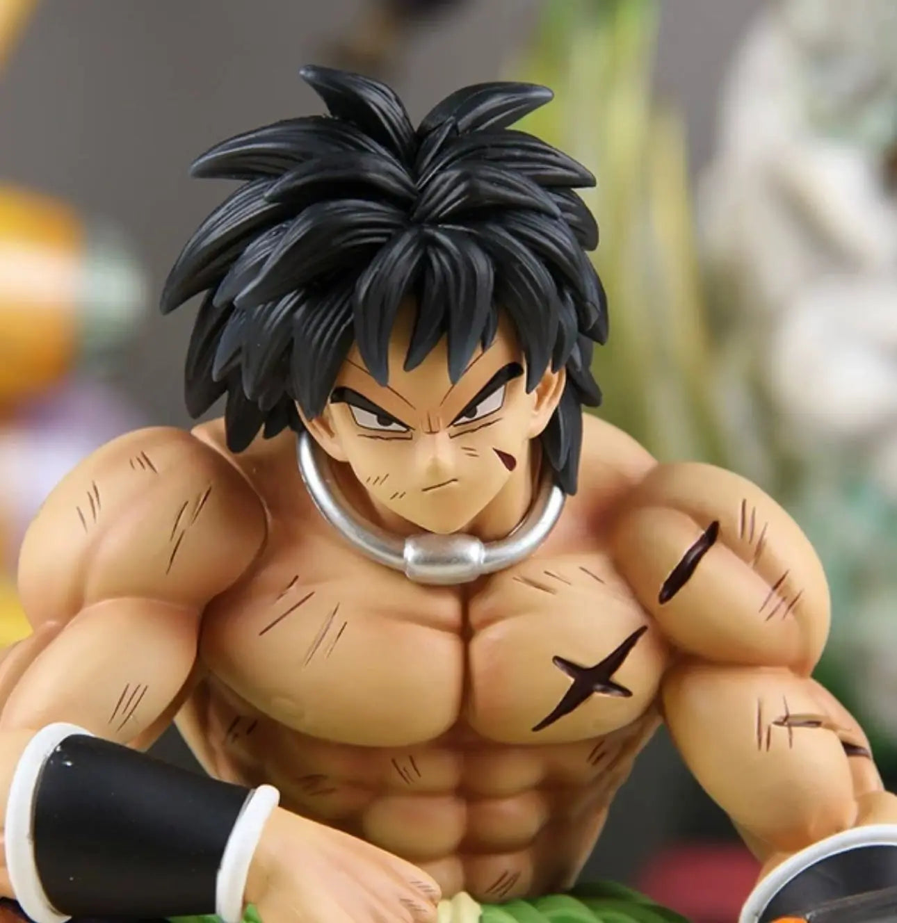 Figura Broly (postura sentada) - Dragon Ball | PVC 24cm
