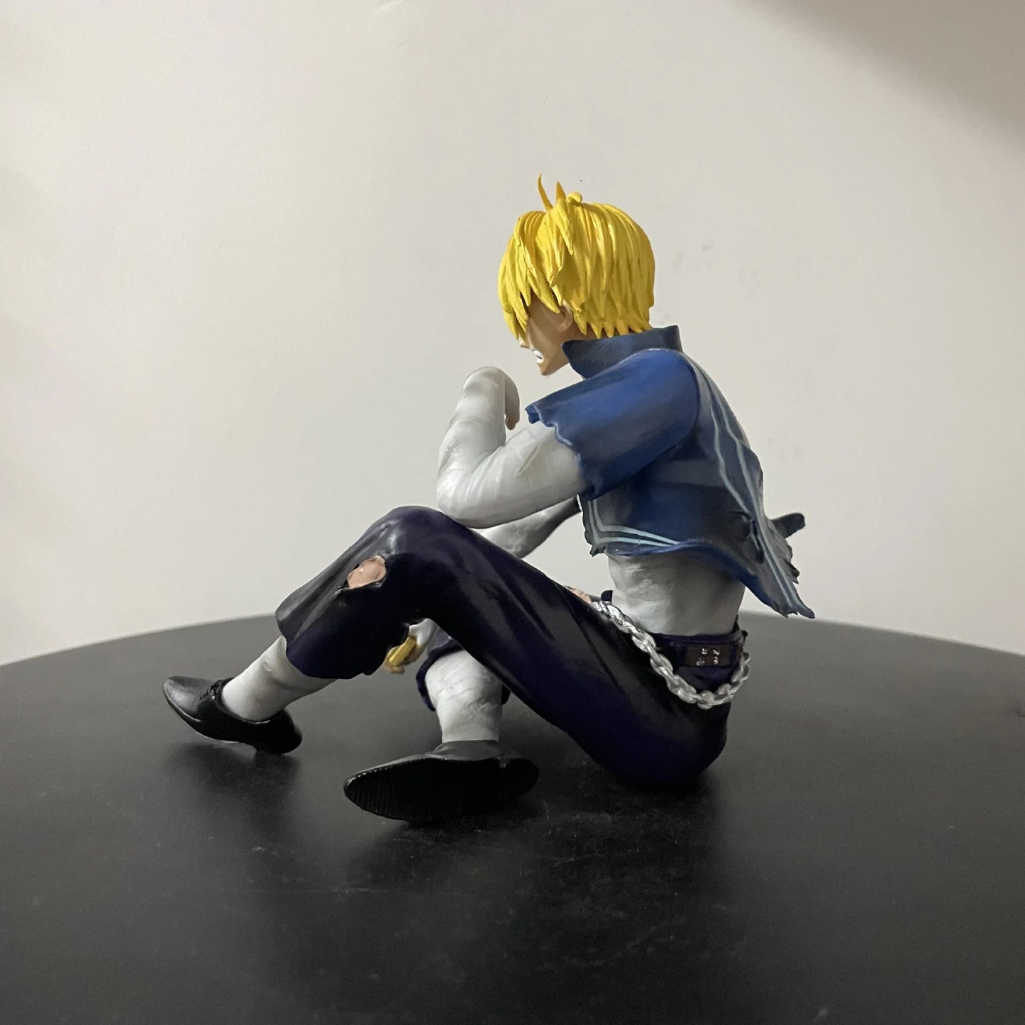 Figura Sanji - One Piece | Sanji en pose de combate con daño de batalla 12cm