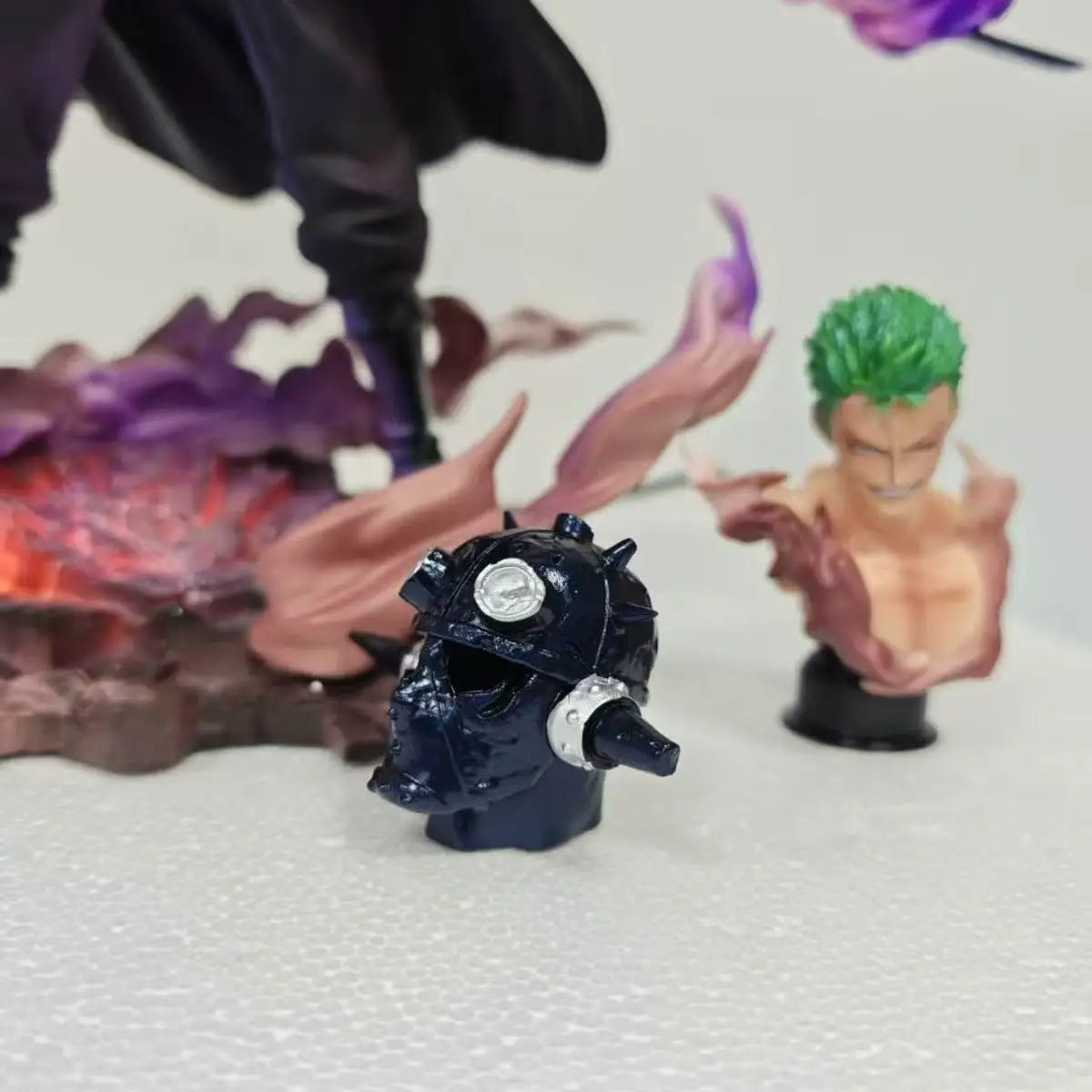 Figura Roronoa Zoro - One Piece | Base LED 28 cm