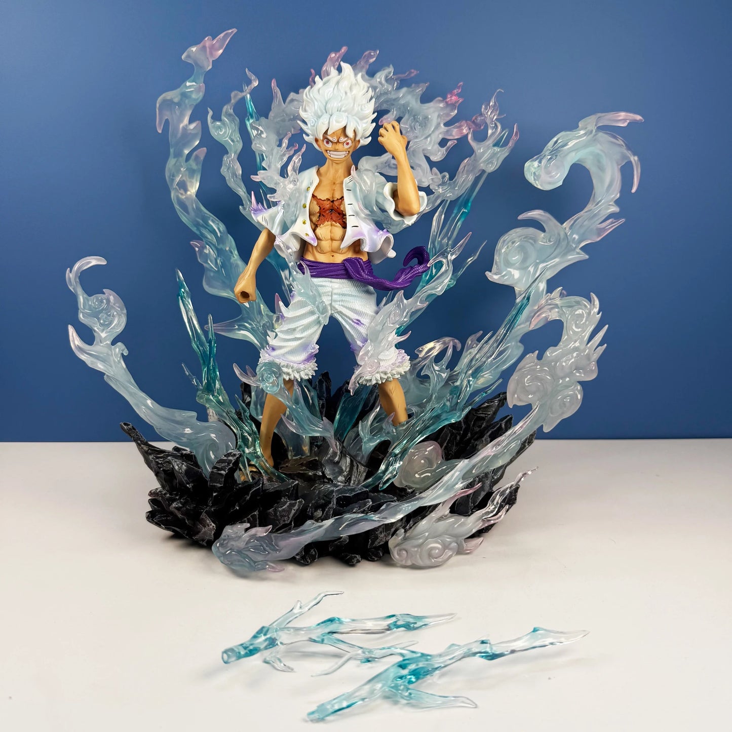 Figura Luffy Gear 5 Nika - One Piece | Dios del Sol 30cm