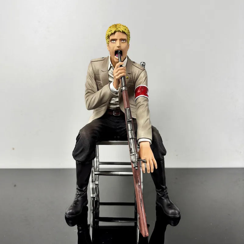 Figura Reiner Braun Sentado - Attack on Titan | Estatua PVC 20cm