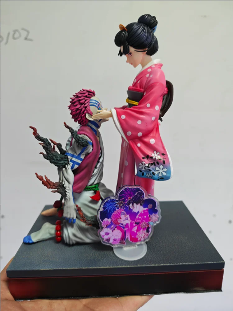 Figuras Akaza y Koyuki - Guardianes de la Noche | 27cm