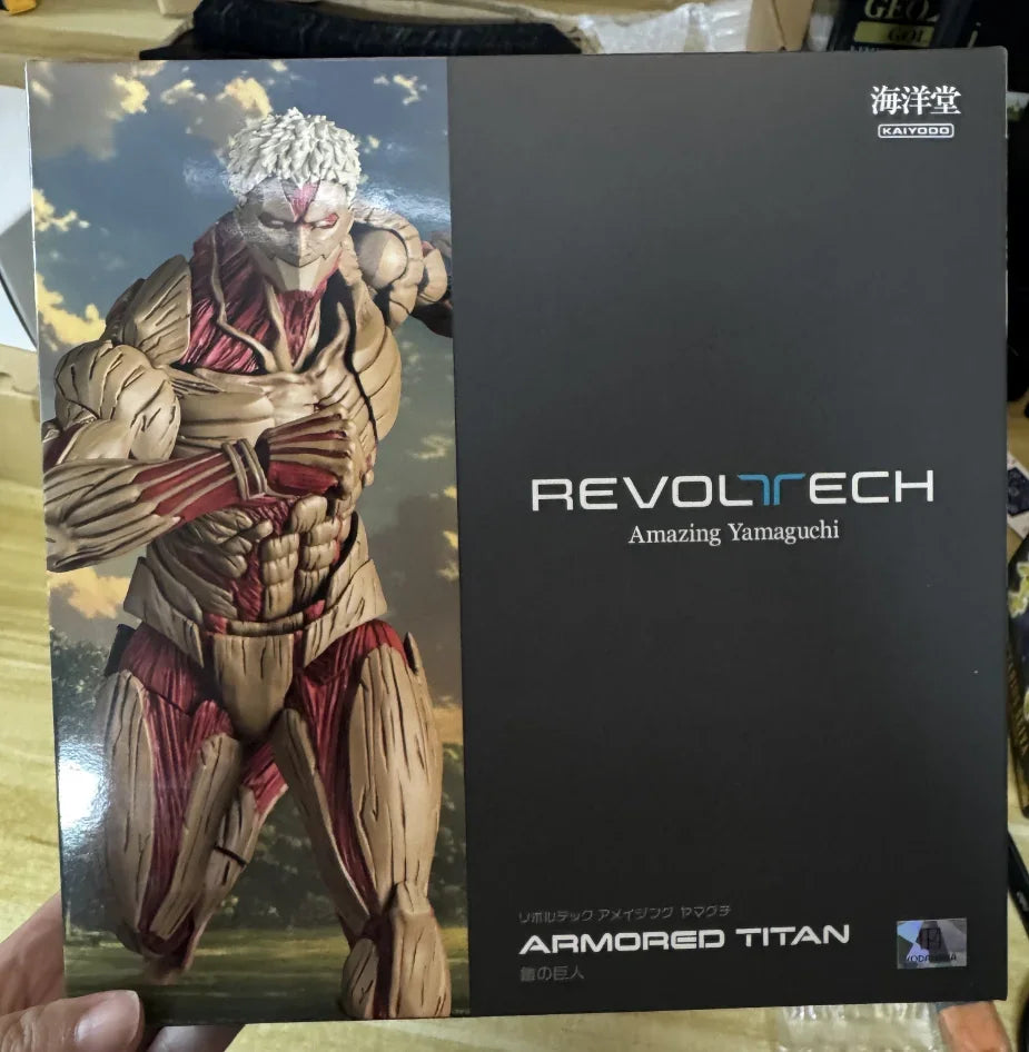 Figura Titán Acorazado - Attack on Titan | Kaiyodo Revoltech NR069