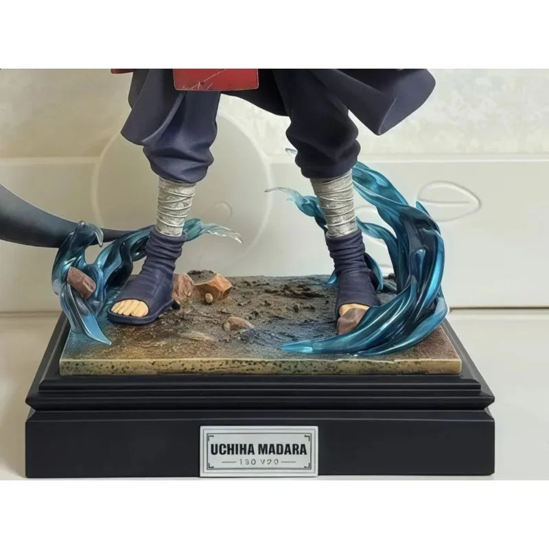 Figura Uchiha Madara - Naruto | Uchiha Madara con base luminosa LED 36cm