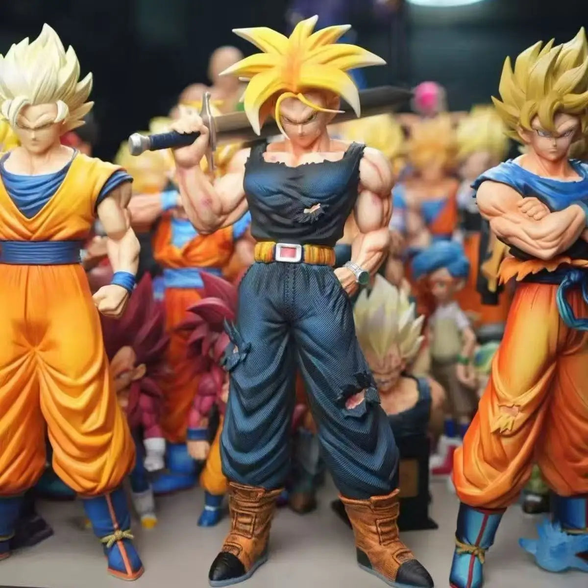 Figura Trunks del Futuro - Dragon Ball Z | 32,5cm con Cabezas Intercambiables Super Saiyan