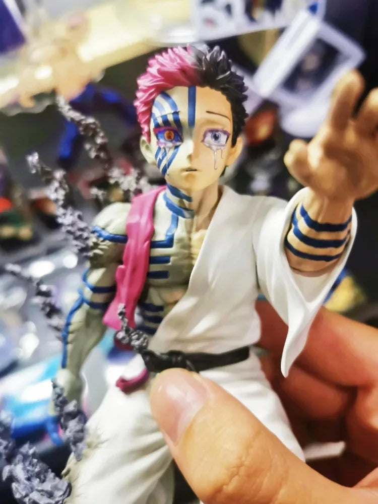 Figura Akaza Hakuji Transformación - Demon Slayer | Dualidad Humano Demonio 13cm