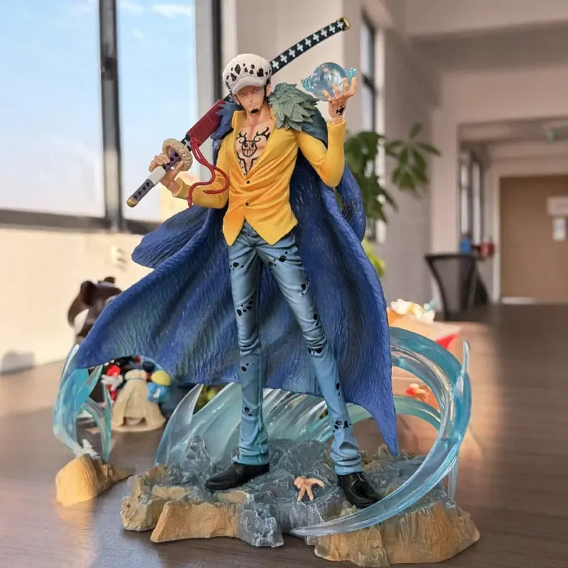 Figura Trafalgar Law - One Piece | Trafalgar D. Water Law con su espada Kikoku 27cm