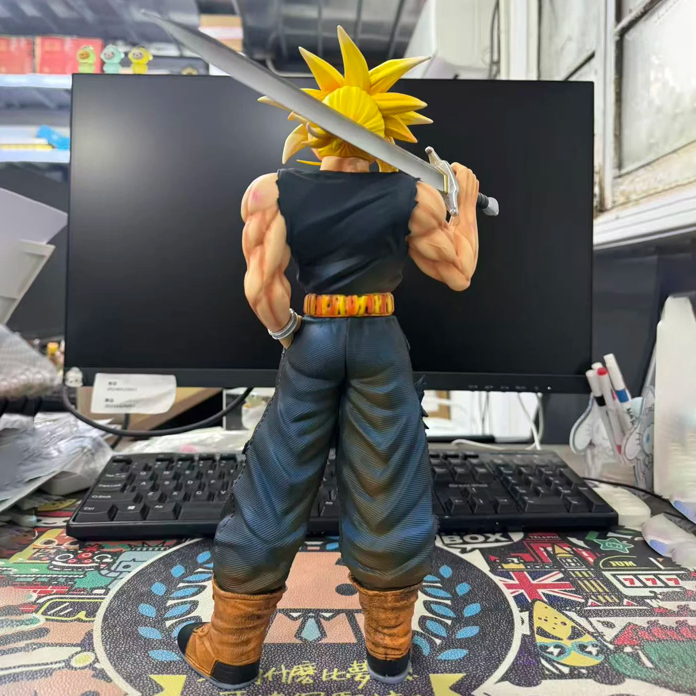 Figura Trunks del Futuro Super Saiyan - Dragon Ball Z | 32,5 cm