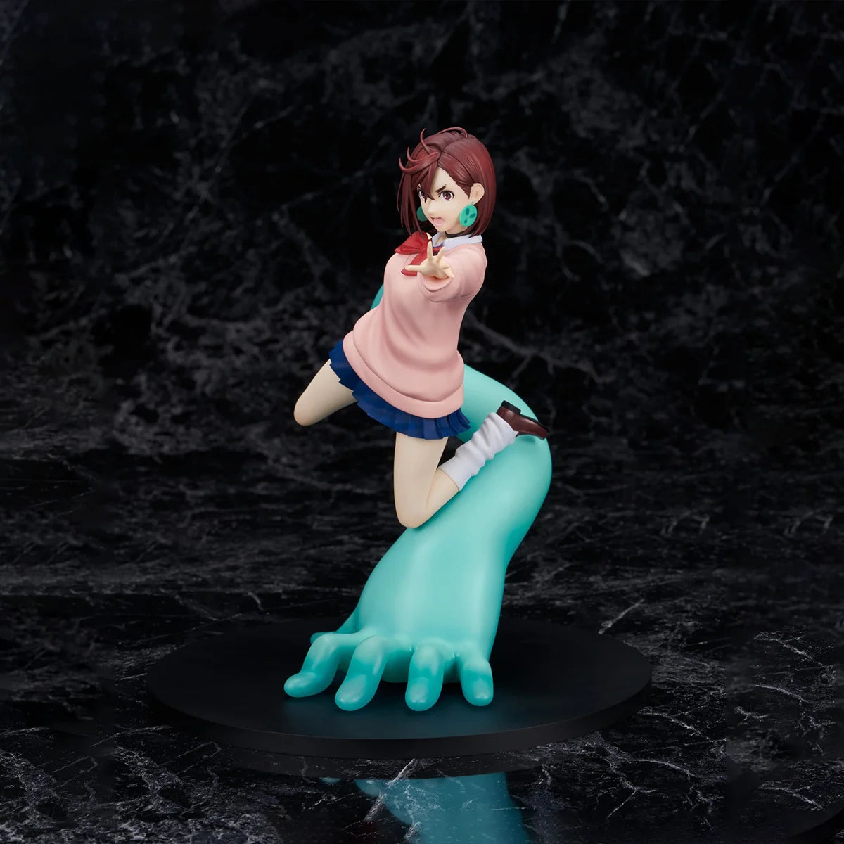 Figura Momo Ayase versión Combate - Dandadan | Bandai