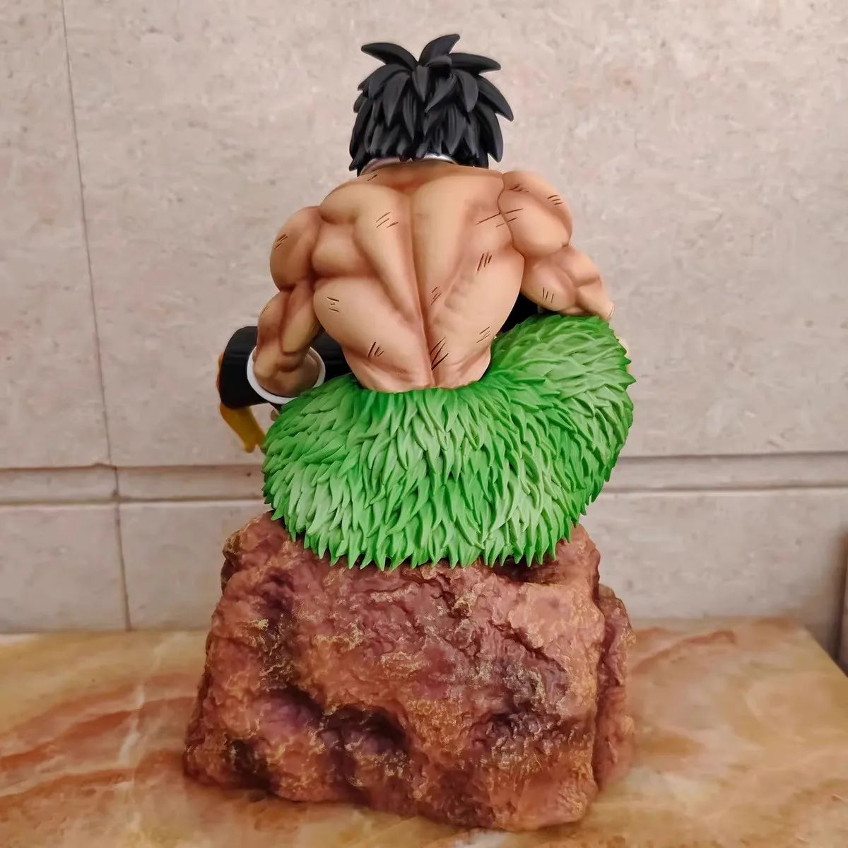 Figura Broly (postura sentada) - Dragon Ball | PVC 24cm