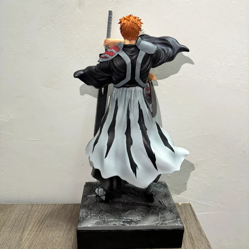Figura Ichigo Kurosaki - Bleach | Ichigo Kurosaki con espadas dobles en pose de batalla 35cm