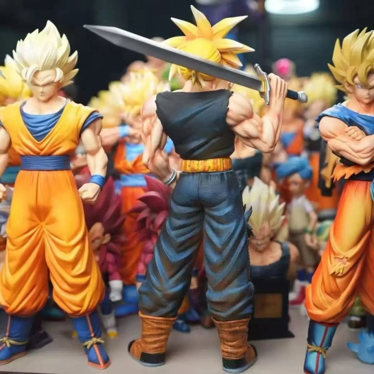 Figura Trunks del Futuro - Dragon Ball Z | 32,5cm con Cabezas Intercambiables Super Saiyan